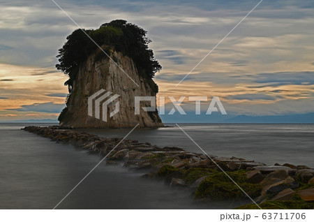 能登 見附島の夜明け 能登 見附島の夜明け 63711706