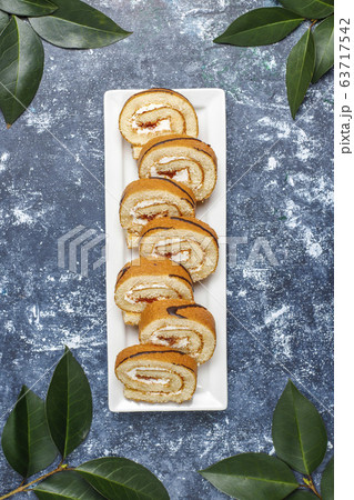 Quince jam cake roll with fresh organic quinces Quince jam cake roll with fresh organic quinces 63717542