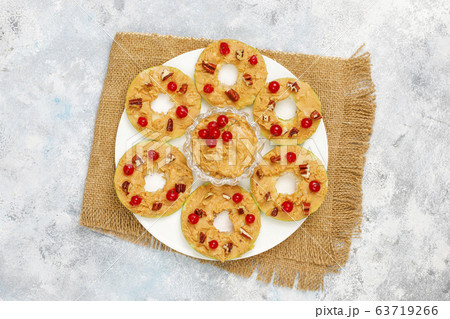 Healthy sandwich. Green apple rounds with peanut butter and red currant and pecan nuts on grey concrete background,top view 63719266