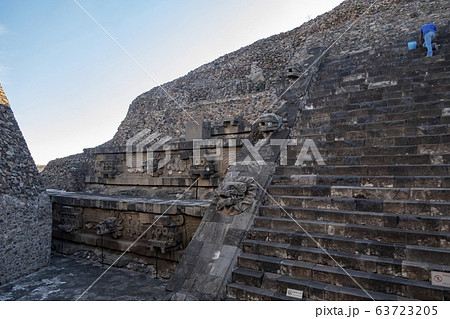 The famous Feathered Serpent Pyramid 63723205