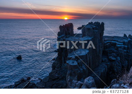 《福井県》東尋坊の夕景・日本海の日没 《福井県》東尋坊の夕景・日本海の日没 63727128