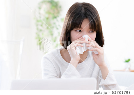 女性　体調不良　 63731793