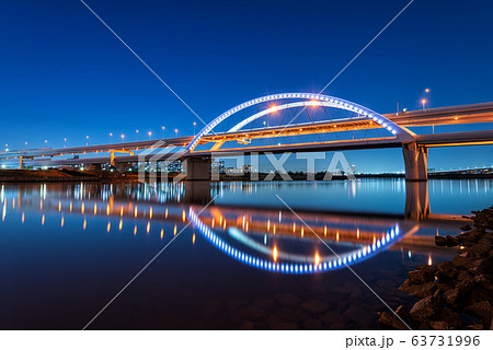 首都高速 五色桜大橋の夜景  63731996
