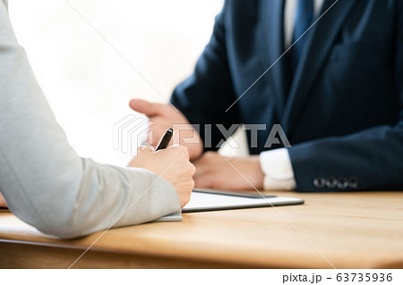 男女 契約 手元 男女 契約 手元 63735936