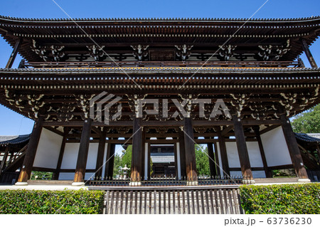 東福寺の三門から仏殿 63736230