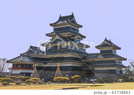 春の松本城の風景 63738601