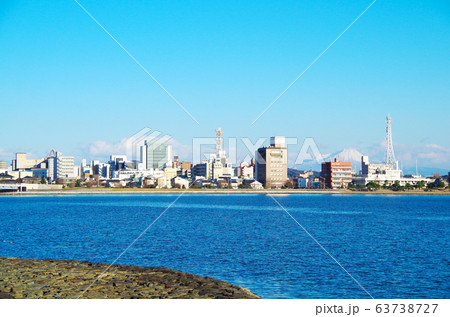 穏やかに晴れた日の宍道湖畔 … 島根県 松江市 天候:快晴 穏やかに晴れた日の宍道湖畔 … 島根県 松江市 天候:快晴 63738727