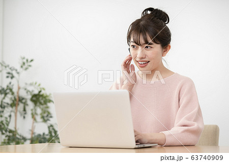 テレワーク　ビデオチャット　イメージ 63740909