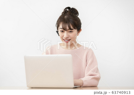 テレワーク　ビデオチャット　イメージ 63740913