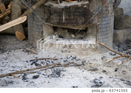 Close up the old brazier for setting fire to 63741503