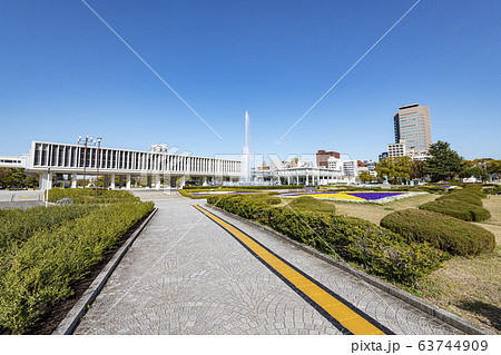 広島県広島市　快晴の広島平和記念公園と平和記念資料館 63744909