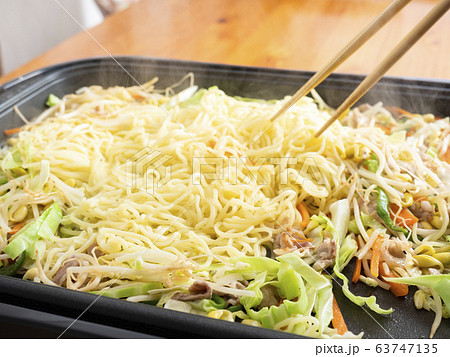 ホットプレートで焼きそば ホットプレートで焼きそば 63747135