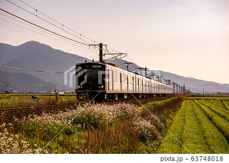 JR筑肥線の列車と夕景 JR筑肥線の列車と夕景 63748018