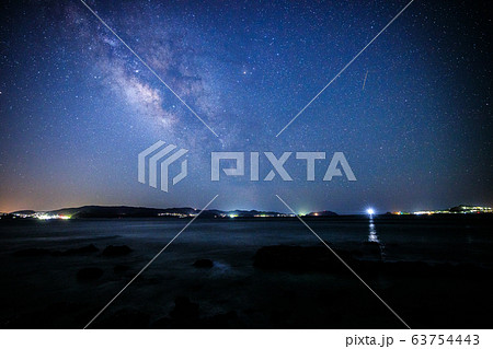 《長崎県 長崎市》 伊王島からの夏の天の川と星空 63754443