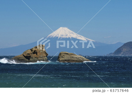 西伊豆雲見海岸からの富士山 63757646