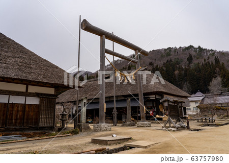 福島県　南会津郡下郷町　大内宿　古峯神社の鳥居　古民家 63757980