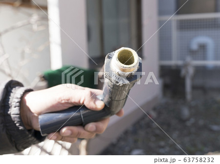住宅設備 水道用 劣化した 塩ビパイプ HI管 住宅設備 水道用 劣化した 塩ビパイプ HI管 63758232
