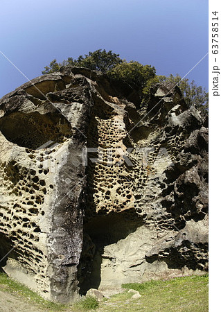 高池の虫喰岩 63758514