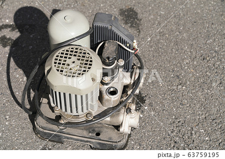 住宅設備　劣化した　共同住宅用　給水ポンプ 63759195