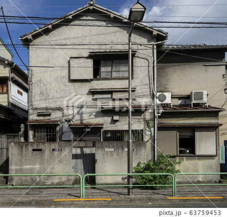日本の古い住宅、長屋、アパートメント 63759453