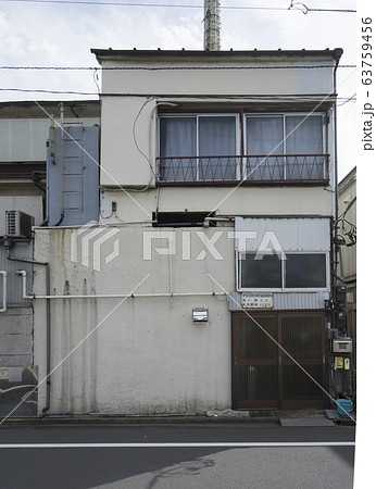 日本の古い住宅、長屋、アパートメント 日本の古い住宅、長屋、アパートメント 63759456