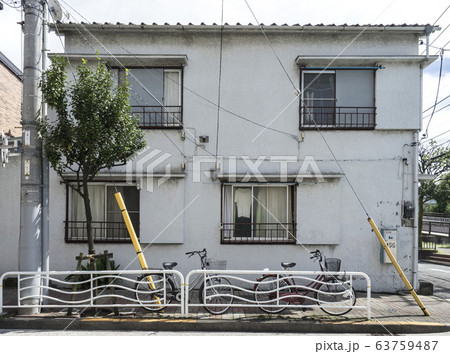 日本の古い住宅、長屋、アパートメント 63759487