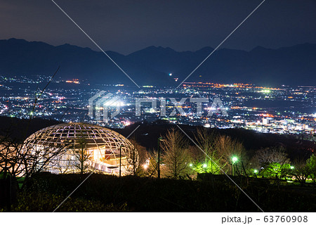 山梨県笛吹川フルーツ公園の夜景 新日本三大夜景 山梨県山梨市 年3月現在の写真素材