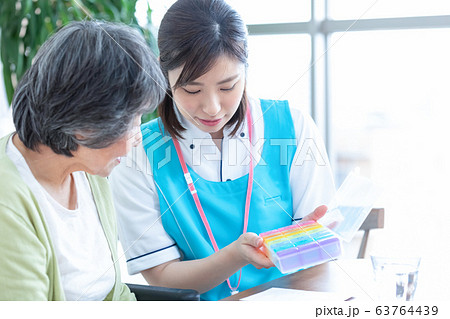 介護イメージ お薬 介護イメージ お薬 63764439