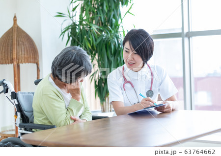 介護イメージ　問診 63764662