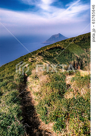 東京都・八丈島 八丈富士からの風景 東京都・八丈島 八丈富士からの風景 63765646