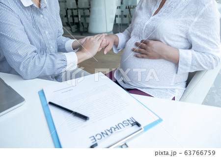 Insurance agents recommend health insurance to pregnant women 63766759
