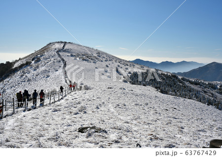 国立公園 毘盧峰 冬の山 63767429