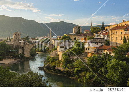 ボスニア・ヘルツェゴビナ モスタルのスターリ・モストとネレトヴァ川 ボスニア・ヘルツェゴビナ モスタルのスターリ・モストとネレトヴァ川 63778144