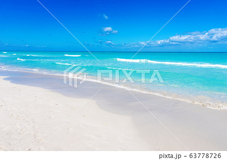 Varadero beach seascape on sunny day Varadero beach seascape on sunny day 63778726