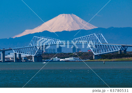 《東京都》ゲートブリッジと富士山 63780531