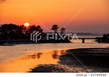 一貴山川と川口橋の夕景 63784098