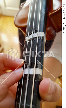 バイオリンの練習 バイオリンの練習 63784244