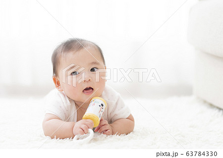 生後7ヶ月の女の子の写真素材