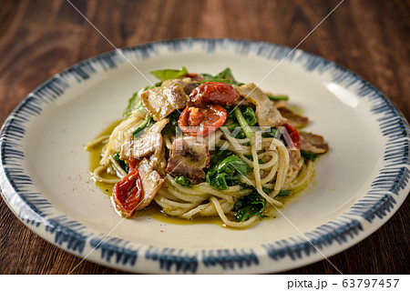 有機ミニトマトと有機ルッコラのオイルパスタ 63797457