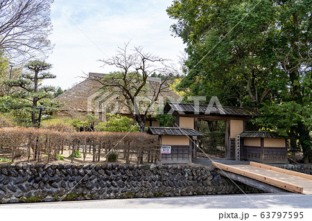 宮城県　白石市　武家屋敷の前の水路　門 63797595