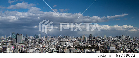 日本の東京都市景観　新型肺炎・暗雲・東京都心（大気が不安定状態となり青空から急転、暗雲）＝3月16日 63799072