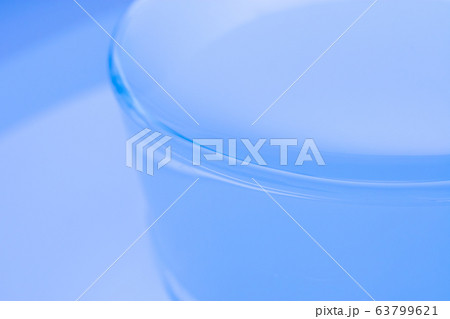 水が入ったコップ 水が入ったコップ 63799621