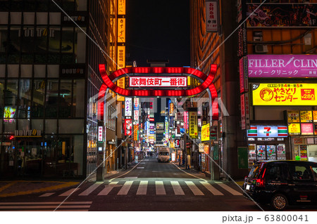 《東京都》人の消えた歌舞伎町・自粛ムードの東京 63800041