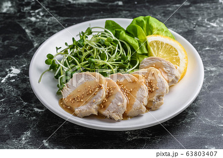 蒸し鶏の胡麻だれ 蒸し鶏の胡麻だれ 63803407