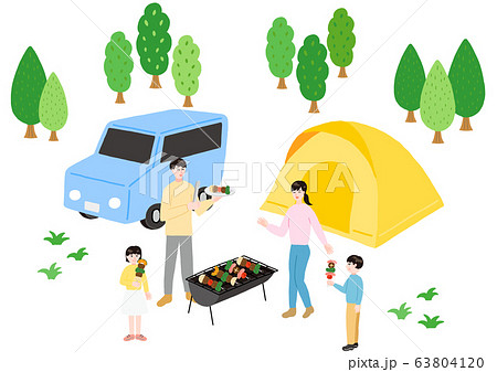 バーベキューを楽しむ家族　オートキャンプ　新緑 63804120