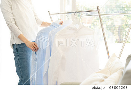 女性　部屋干し 63805263