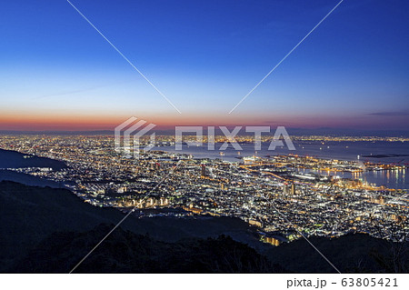 掬星台から眺める夜明けの風景、神戸市灘区摩耶山にて 掬星台から眺める夜明けの風景、神戸市灘区摩耶山にて 63805421