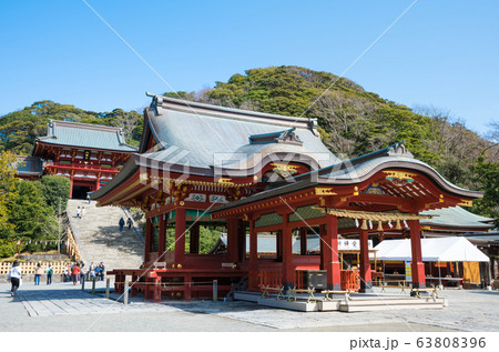 鶴岡八幡宮 境内風景 舞殿と本宮の楼門 (神奈川県鎌倉市) 2020年3月現在 鶴岡八幡宮 境内風景 舞殿と本宮の楼門 (神奈川県鎌倉市) 2020年3月現在 63808396