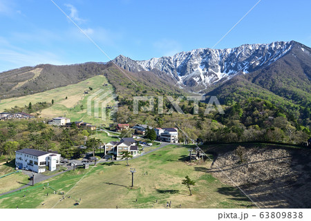 豪円山のろし台から大山スキー場と大山北壁 豪円山のろし台から大山スキー場と大山北壁 63809838