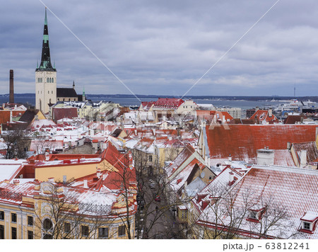 冬のエストニア タリン歴史地区 パットクリ展望台からの眺望 Tallinn Estoniaの写真素材